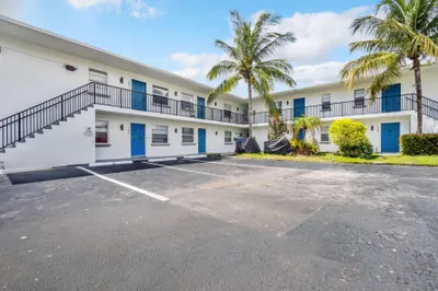 1015 NE 17TH Avenue #205 1