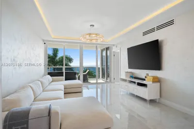19111 Collins Ave #403 1