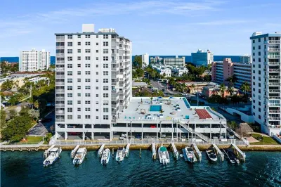 1505 N Riverside Dr #1202 1