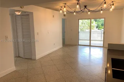 498 SW 2nd St #2C 1