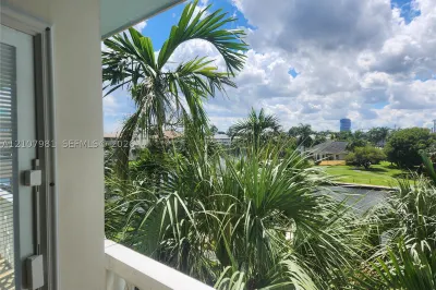 455 Golden Isles Dr #305 1