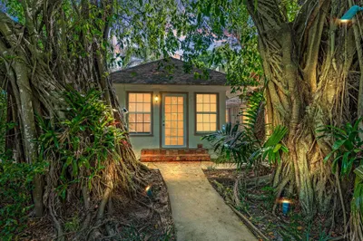 320 Valencia Road 1