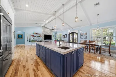 305 SE Flamingo Avenue 1