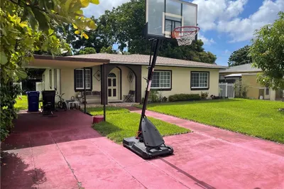 16133 NE 8th Ct 1