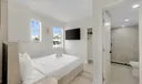 727 Collins Ave Photo