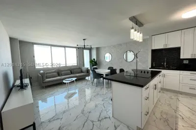 7135 Collins Ave #1533 1