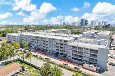 215 SE 3rd Ave #206B 1