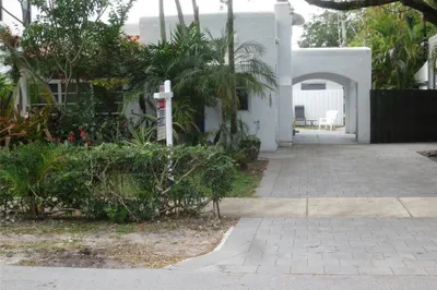 single family on quiet street w/carport