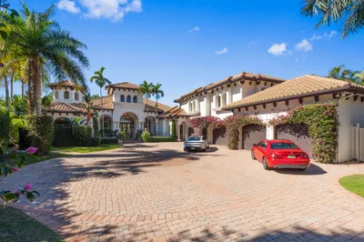 314 W Riverside Drive 1