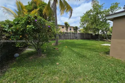 724 SW 7th Ter #1-2 1