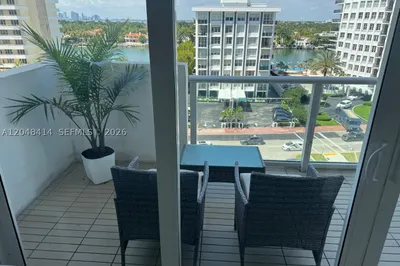 5601 Collins Ave #823 1