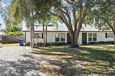 2456 SW Hideaway Lane 1