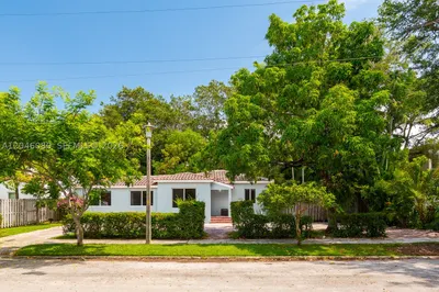 2215 Tequesta Ln 1