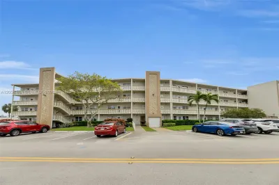 Full building front, symmetrical view, "VENTNOR G"