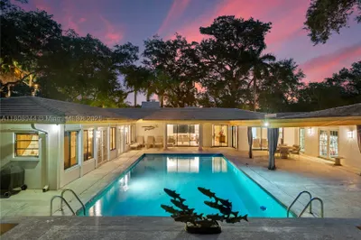 5465 Banyan Trl 1