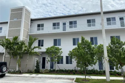 6455 NW 103rd Pl #303 1