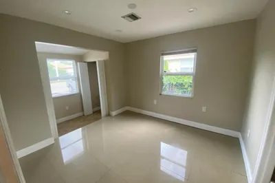 638 SW 7th Avenue 1