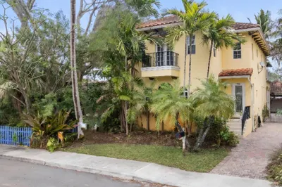 218 N Palmway