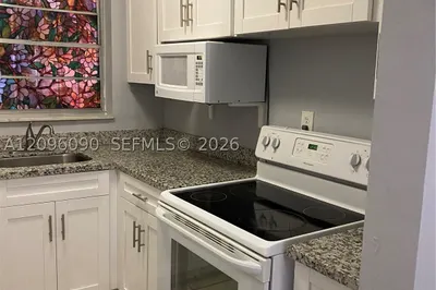 140 Royal Palm Rd #207 1