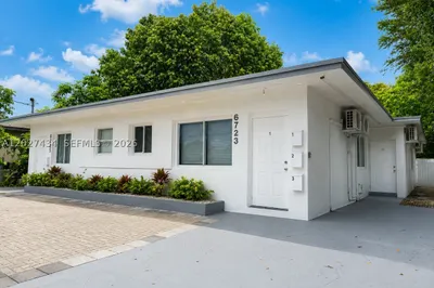 6723 NE Miami Pl #2 1