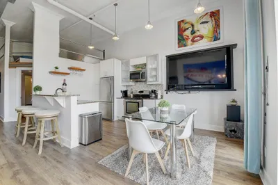 185 NE 4th Avenue #210 1