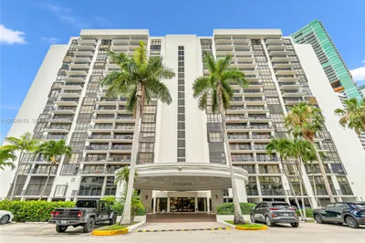 1450 Brickell Bay Dr #1815 1