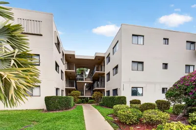 5280 Las Verdes Circle #112 1