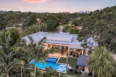 215 NE 28th Court 1