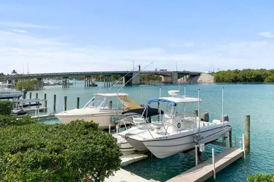 Boat slip and lift included for 26? boat