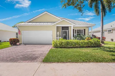 543 NE Canoe Park Circle 1