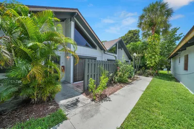100 Sparrow Drive #13 1