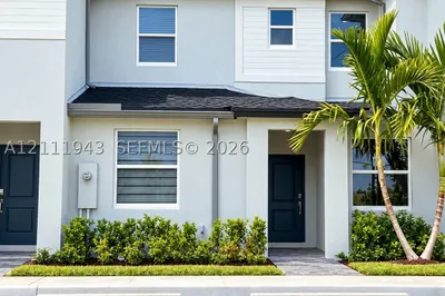 1646 NE 5th Ave #. 1