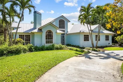 340 SE Saint Lucie Boulevard 1