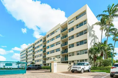 1237 Hillsboro Mile #101 1