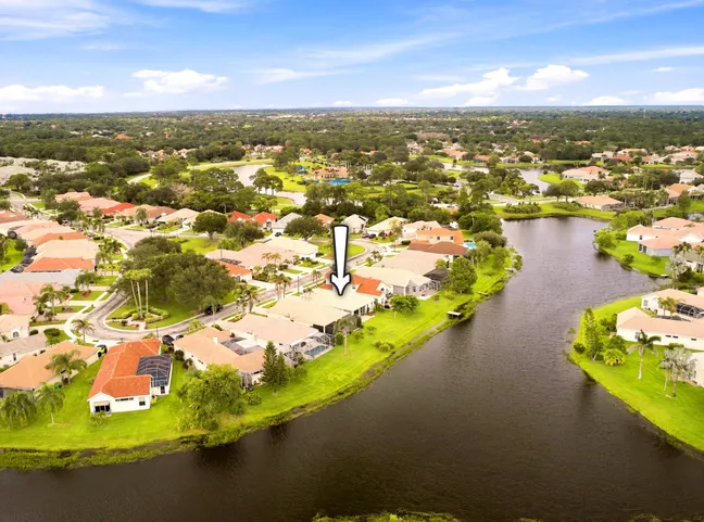 Just Listed | 447 SW Horseshoe Bay