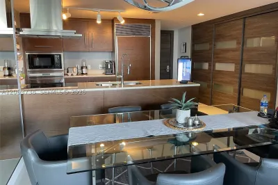 495 Brickell Ave #703 1