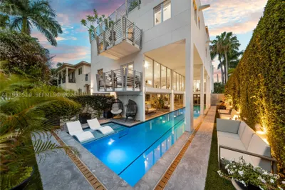 215 Palm Ave 1
