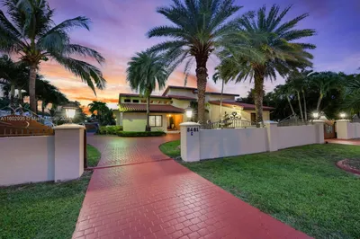8461 Grand Canal Dr 1