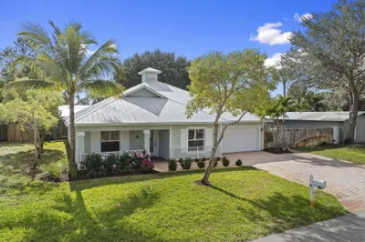 339 SW Winnachee Drive 1