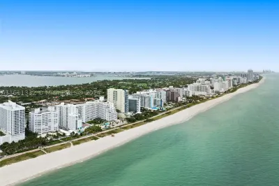 4925 Collins Ave #11C 1