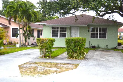 2222 NW 60th St 1