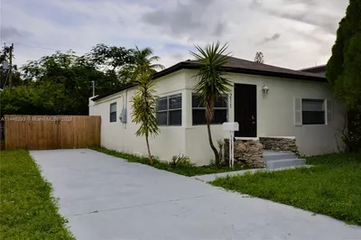 211 SW 2nd Pl 1