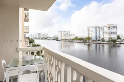 1817 S Ocean Dr #320 1