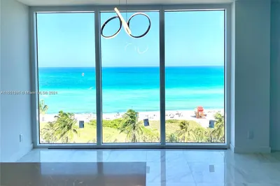 2401 Collins Ave #1102 1