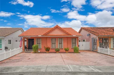 10241 NW 125th St 1