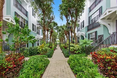 365 W Mallory Circle 1