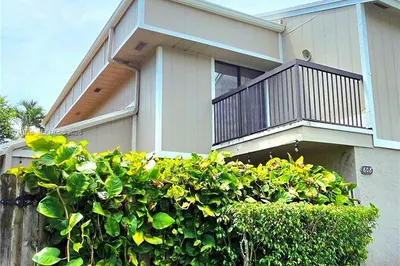 608 Commodore Dr 1