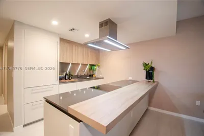 1000 Brickell Plz #4207 1