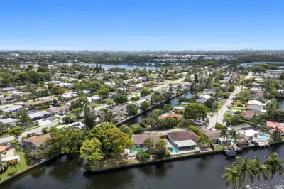 2060 NW 37th Street 1