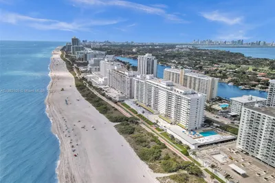 5601 Collins Ave #702 1